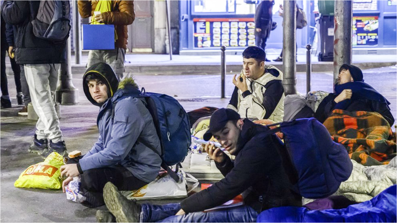 অভিবাসীদের স্বেচ্ছা প্রত্যাবাসনে অর্থ সহায়তা বাড়ালো ফ্রান্স