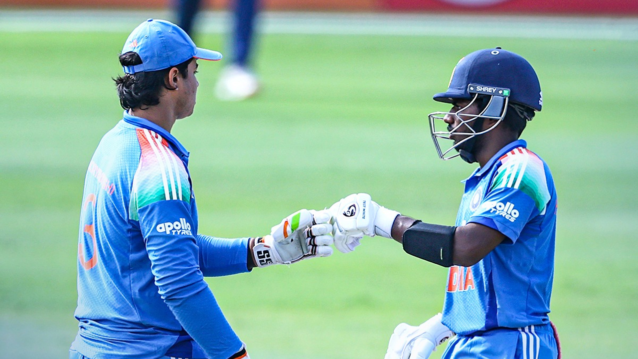 বাংলাদেশের রেকর্ড ভেঙে ভারতের ৪৩৩ রান