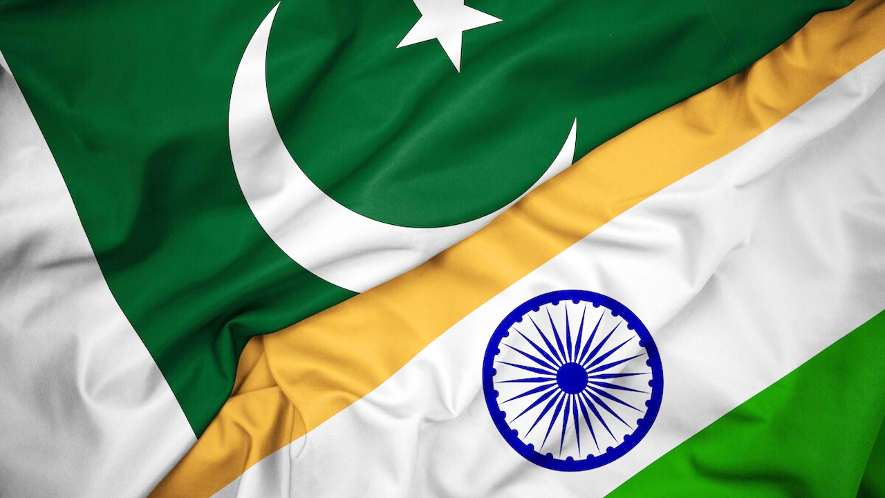 নিজ আকাশসীমায় ভারতীয় বিমান প্রবেশে নিষেধাজ্ঞার মেয়াদ বাড়াল পাকিস্তান