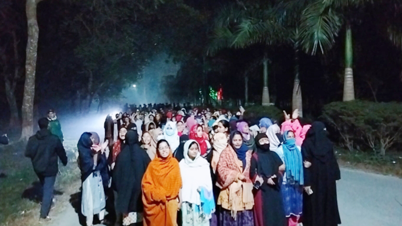 হাদির মৃত্যুতে উত্তাল সারাদেশ, বিক্ষোভ-সড়ক অবরোধ