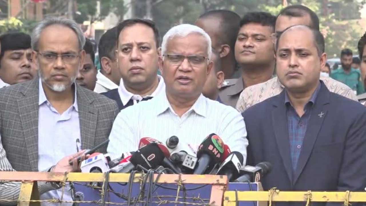 খালেদা জিয়ার অবস্থা আগের মতো, গ্রহণ করতে পারছেন চিকিৎসা