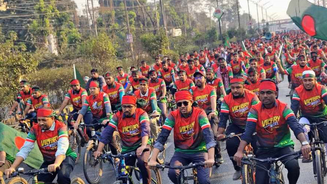 আমরা শহীদদের প্রতি পুষ্পস্তবক অর্পণের পরিবর্তে তাদের মাগফিরাত কামনা করি