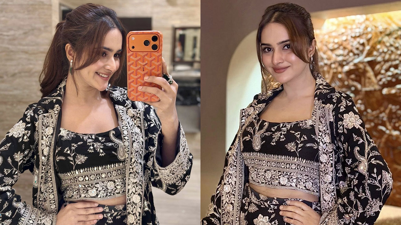 নজরকাড়া লুকে কেয়া পায়েল