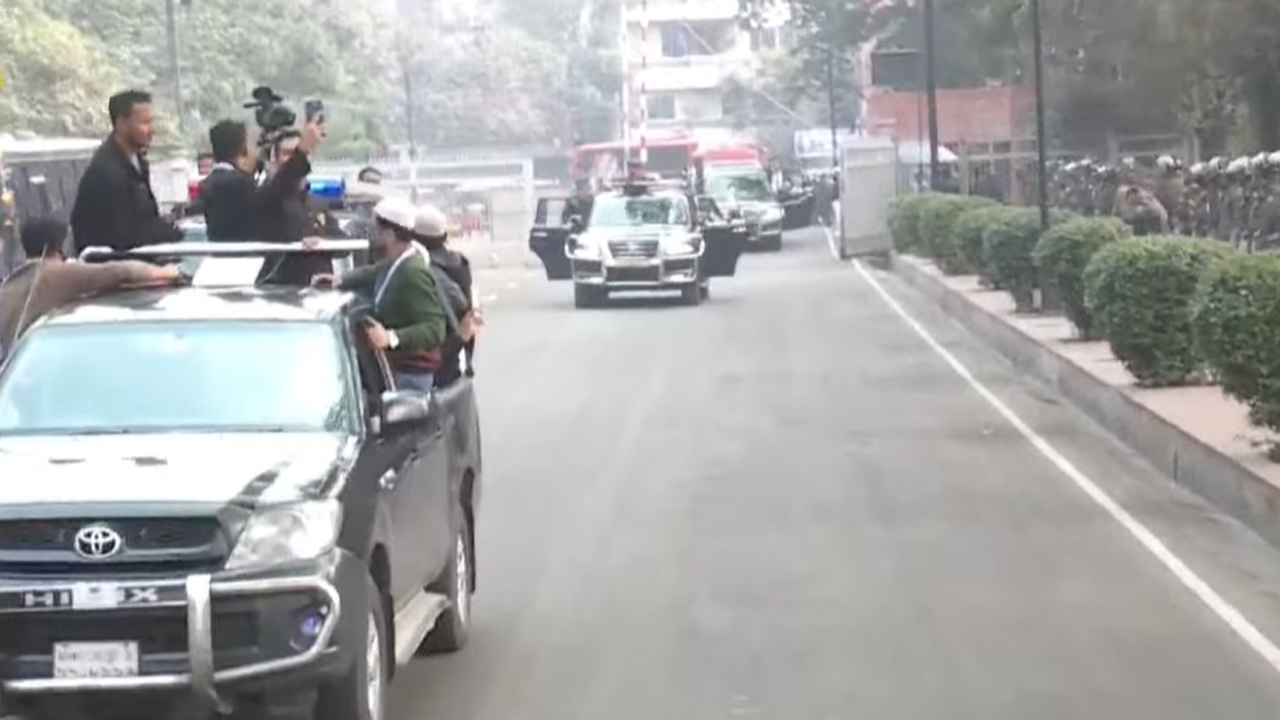 সংসদের দক্ষিণ প্লাজায় পৌঁছেছে খালেদা জিয়ার মরদেহ