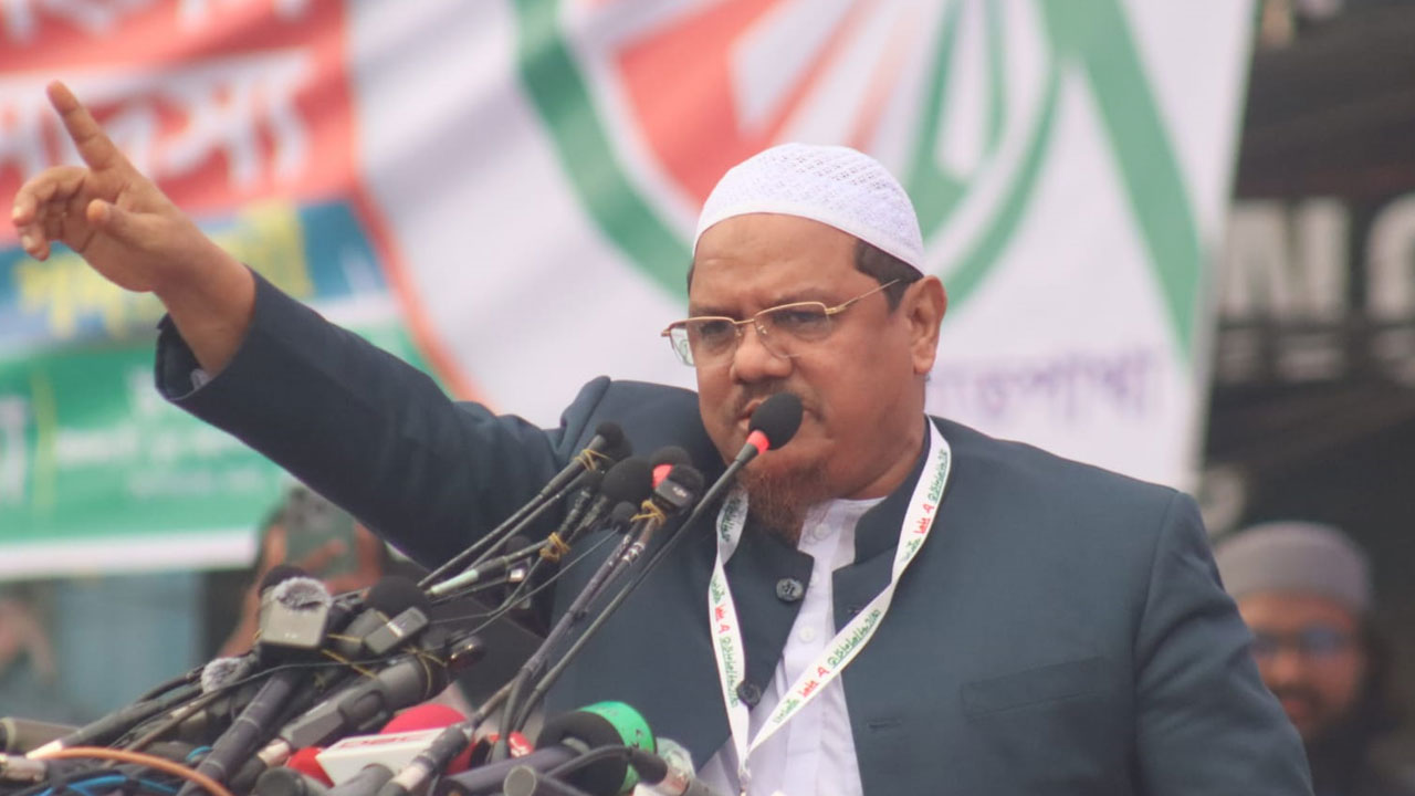 সেন্টার দখল করে ক্ষমতার চেয়ারে বসবেন সেদিন ভুলে যান : চরমোনাই পীর