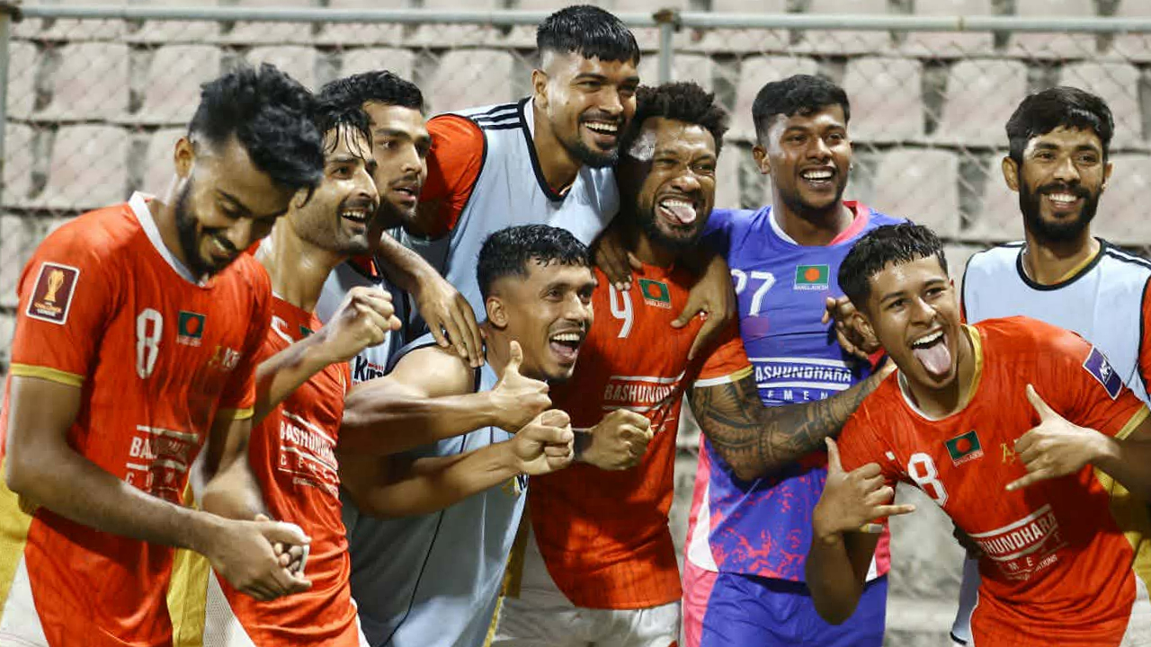 চ্যাম্পিয়ন মোহামেডানকে হারাল কিংস, আরামবাগ ম্যাচে থ্রোয়ার ‘গোলদাতা’