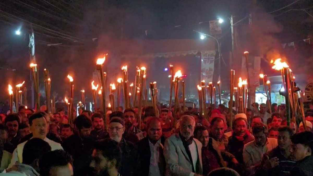 প্রার্থী পরিবর্তনের দাবিতে কিশোরগঞ্জে মশাল মিছিল