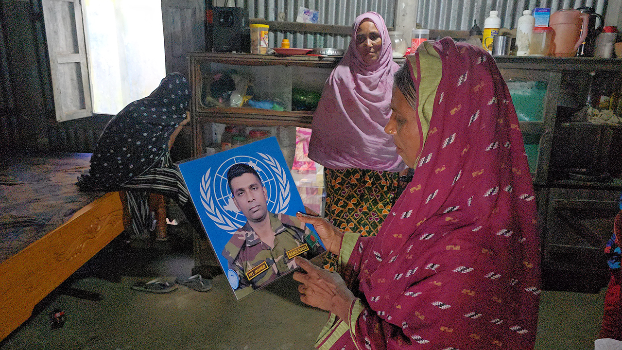 ‘আমি না থাকলে এই ছবিটা দেখবা আম্মা’