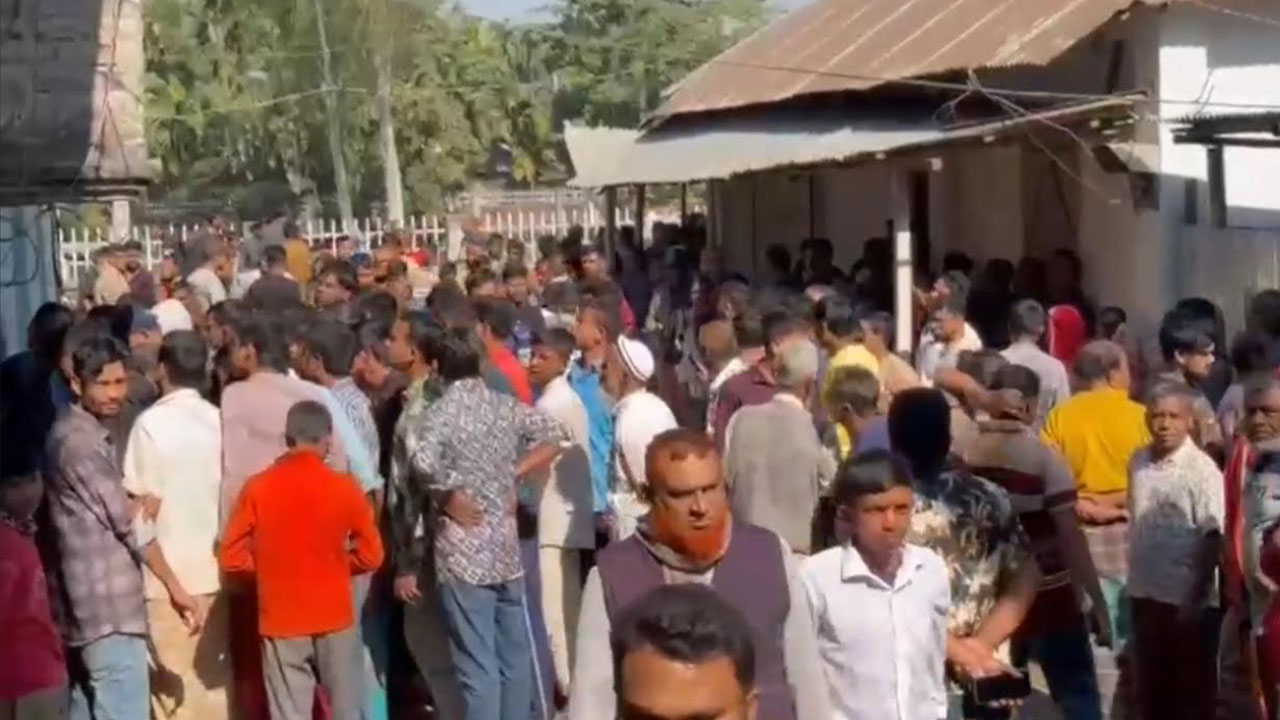 ডাকাতিতে বাধা দেওয়ায় নাইটগার্ডকে গলাকেটে হত্যা