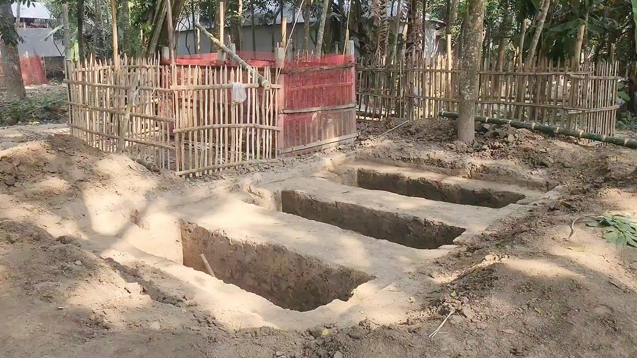 এক সারিতে তিন ভাইয়ের কবর, শোকে স্তব্ধ পুরো গ্রাম