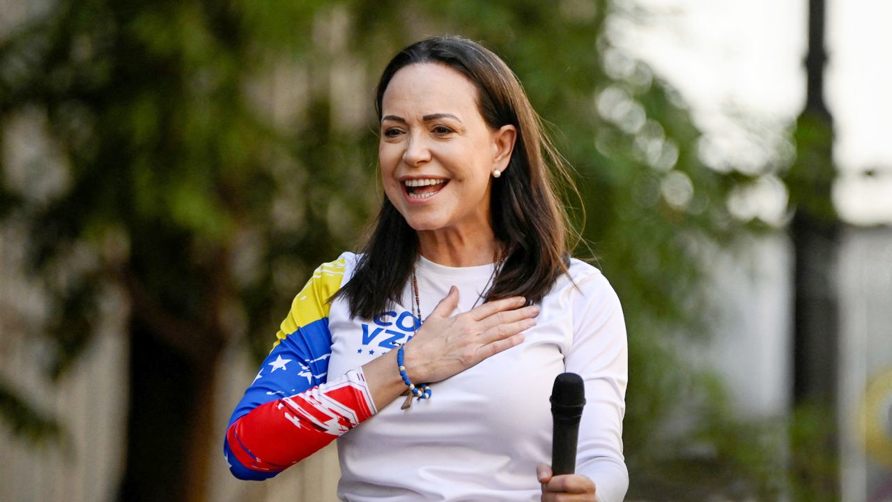 ভেনেজুয়েলা থেকে পালিয়ে যেভাবে নোবেল পুরস্কার নিতে এসেছেন মাচাদো