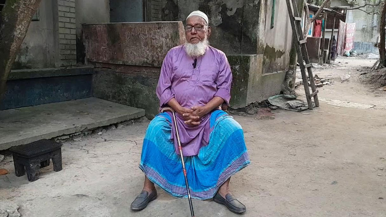 পায়ে গুলির ক্ষত চোখে অশ্রু, ৫৪ বছরেও গেজেটভুক্ত হননি যুদ্ধাহত লাল মিয়া