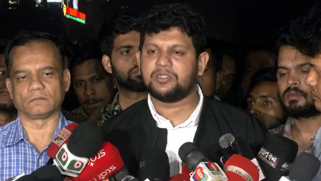 খালেদা জিয়ার শারীরিক অবস্থা কিছুটা ভালোর দিকে : উপদেষ্টা মাহফুজ