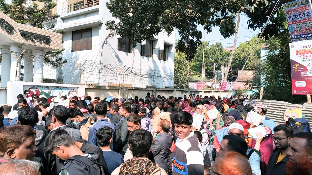 মেডিকেল ভর্তি পরীক্ষা : ‘প্রশ্ন সহজ ছিল’ বলছে বেশিরভাগ পরীক্ষার্থী