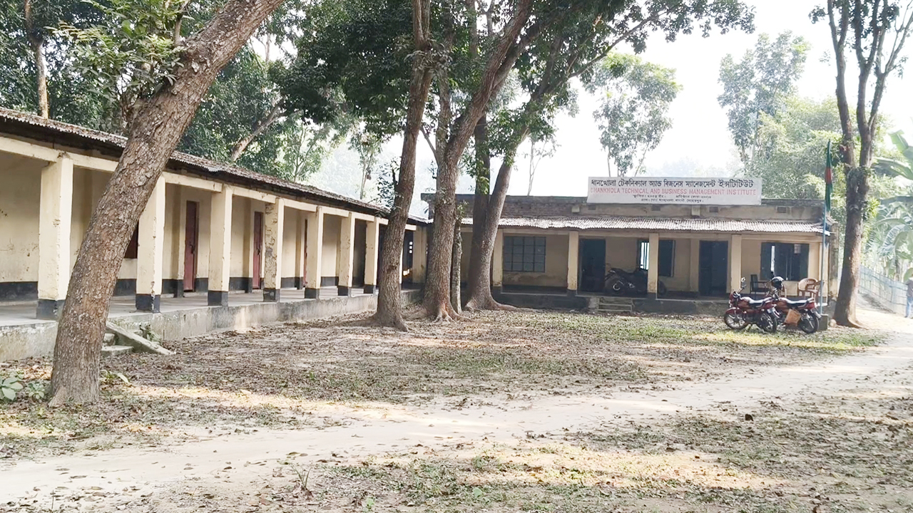 শিক্ষার্থী নেই, পাঠদান ছাড়াই চলছে বেতন-ভাতা উত্তোলন