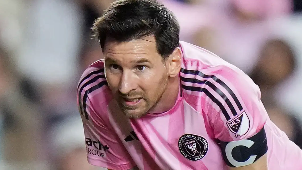 ‘ফুটবলের প্যারোডি’ ছেড়ে মেসিকে ছুটি নেওয়ার পরামর্শ