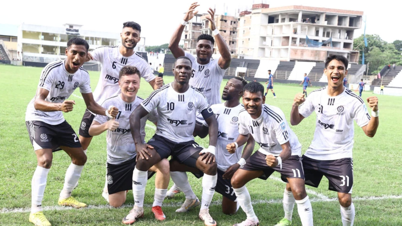 দর্শকশূন্য স্টেডিয়ামে খেলতে চায় না মোহামেডান