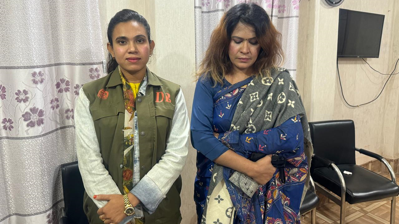 যশোরে মহিলা লীগ নেত্রী মহুয়া গ্রেপ্তার