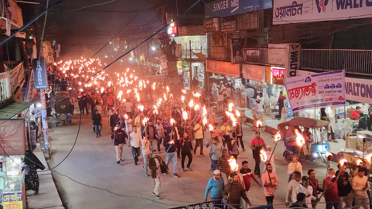 মুন্সীগঞ্জ-৩ আসনে মনোনয়ন পরিবর্তন চেয়ে মশাল মিছিল