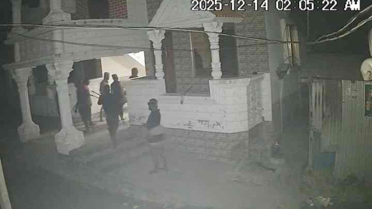 প্রবাসীর বাড়িতে ককটেল ফাটিয়ে ২৬ ভরি স্বর্ণালংকার ও ৫ লাখ টাকা লুট