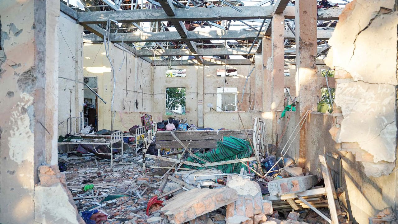 মিয়ানমারের রাখাইনে হাসপাতালে জান্তার বিমান হামলা নিহত ৩১