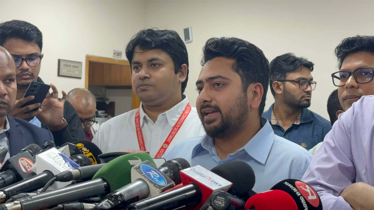 রাজনৈতিক স্থিতিশীলতা বিবেচনায় তফসিল ঘোষণা করুক ইসি : নাহিদ ইসলাম