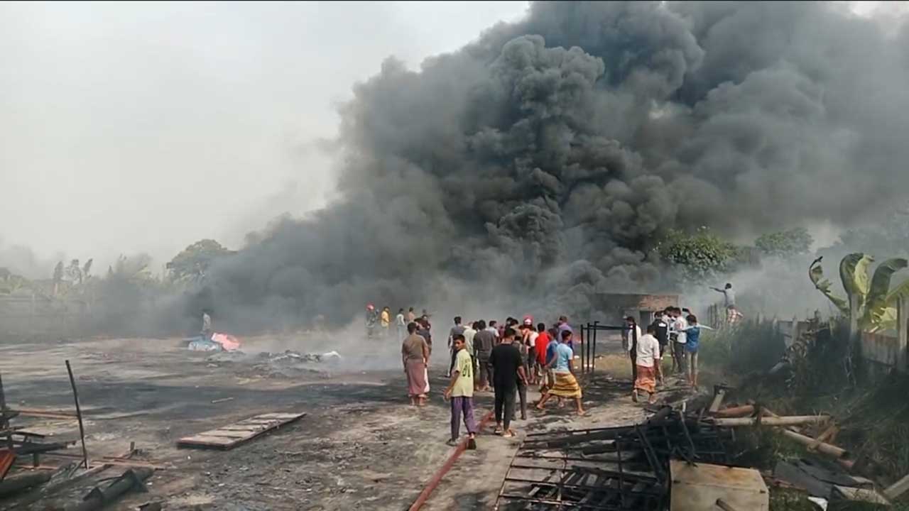 নারায়ণগঞ্জে ককশিট কারখানার আগুন নিয়ন্ত্রণে