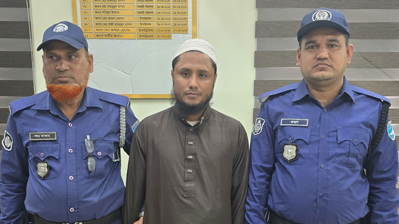 ভুয়া তথ্যে পাসপোর্ট করতে এসে নারায়ণগঞ্জে রোহিঙ্গা যুবক আটক