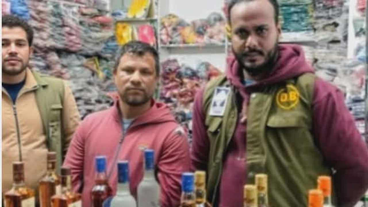 খেলার সামগ্রীর দোকান থেকে বিদেশি মদ উদ্ধার