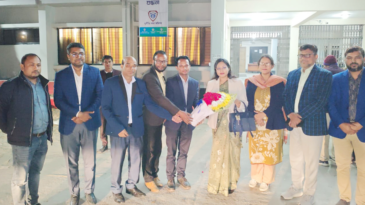 নতুন ইউএনও হিসেবে দায়িত্ব নিলেন লাক্স সুন্দরী সোহানিয়া