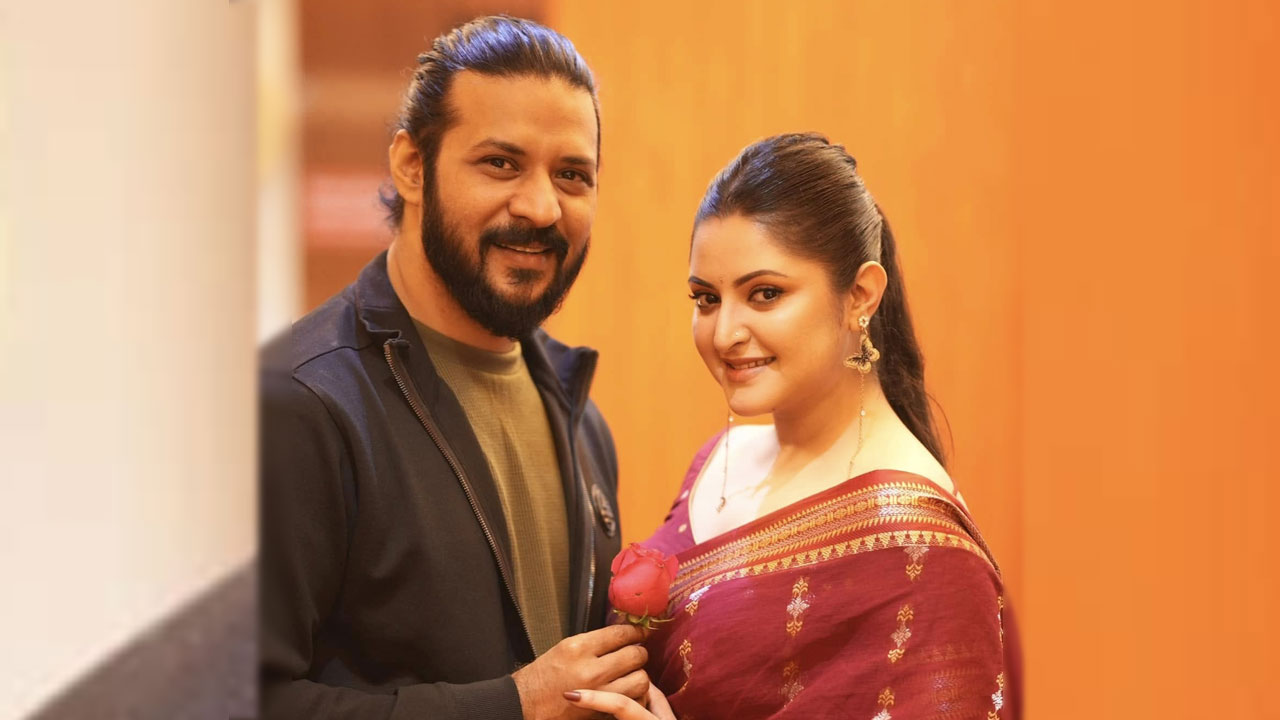 নতুন গল্প সাজিয়ে আসছে নিরব-পরীমণির ‘গোলাপ’