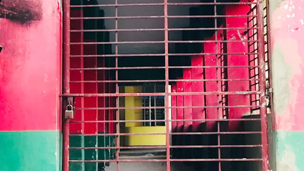 ২৪৩ স্কুলে পরীক্ষা বন্ধ, কর্মবিরতিতে থাকা সব শিক্ষককে শোকজ