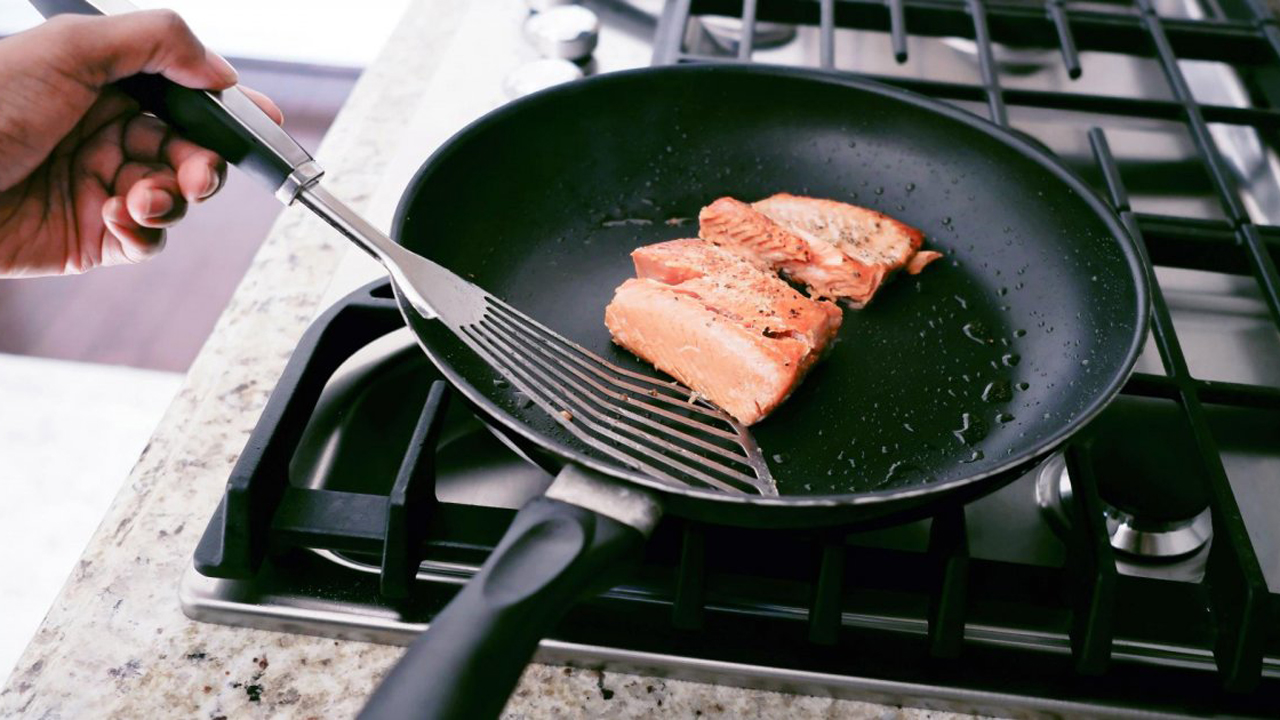 নন-স্টিক ফ্রাইং প্যান ব্যবহার করা নিরাপদ?