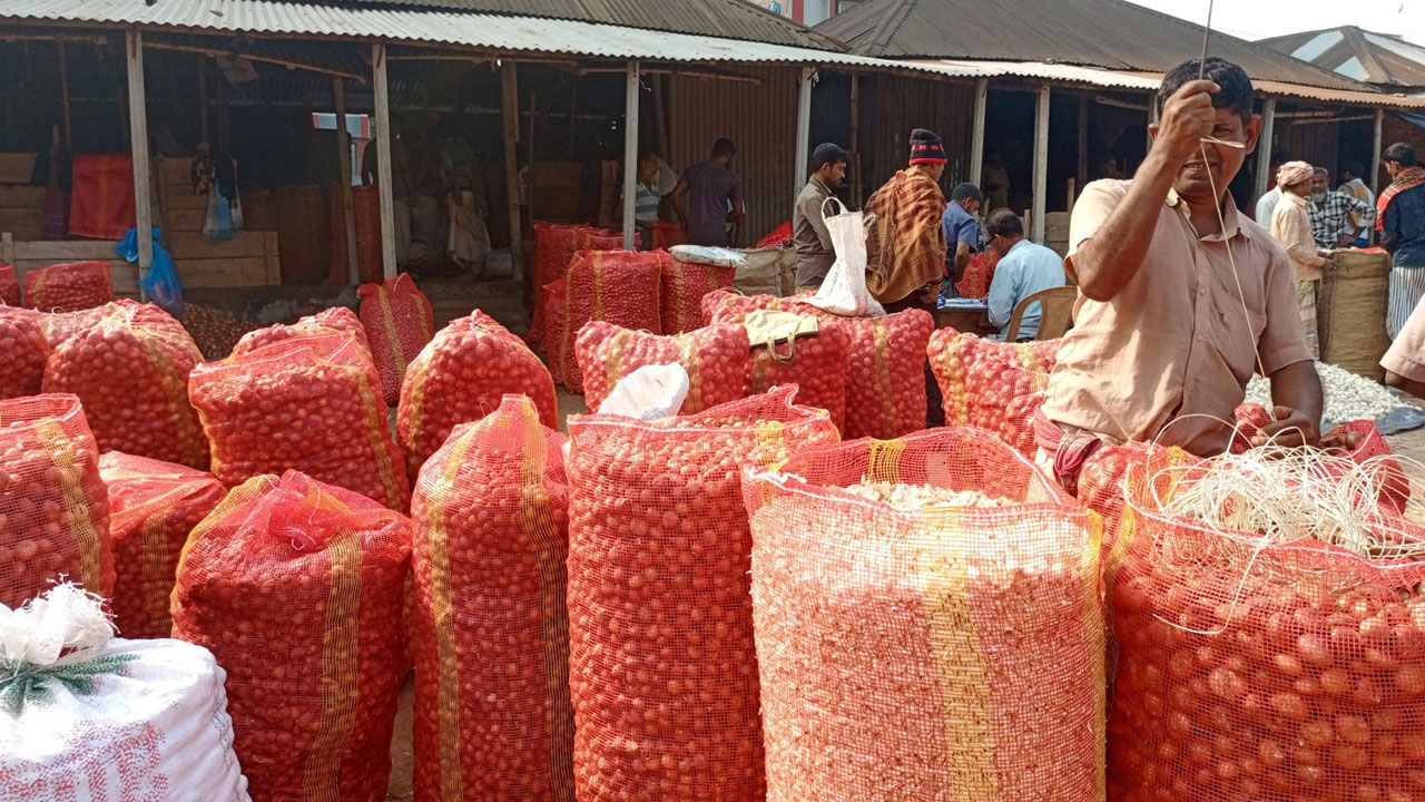 সরকারের কৃষক সিম্পেথির সুযোগে মুনাফালোভীরা পেঁয়াজের দাম বাড়াচ্ছে কী?