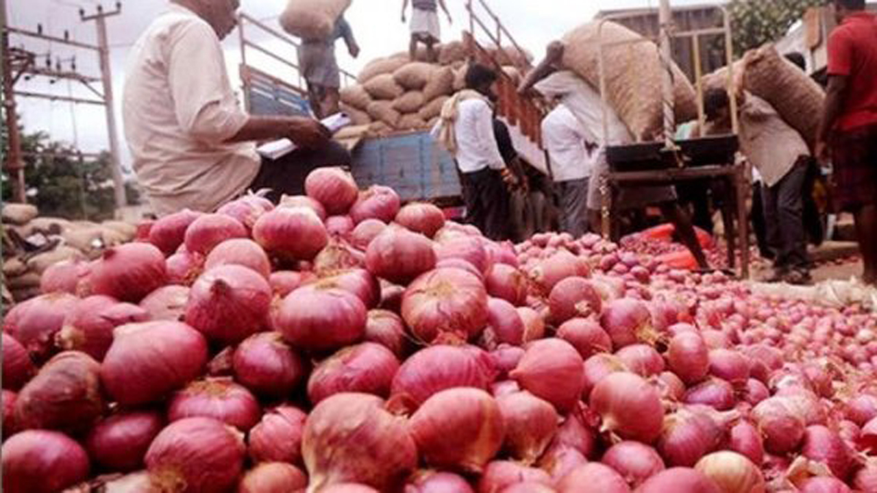 আজ থেকে পেঁয়াজ আমদানির অনুমতি দেবে সরকার