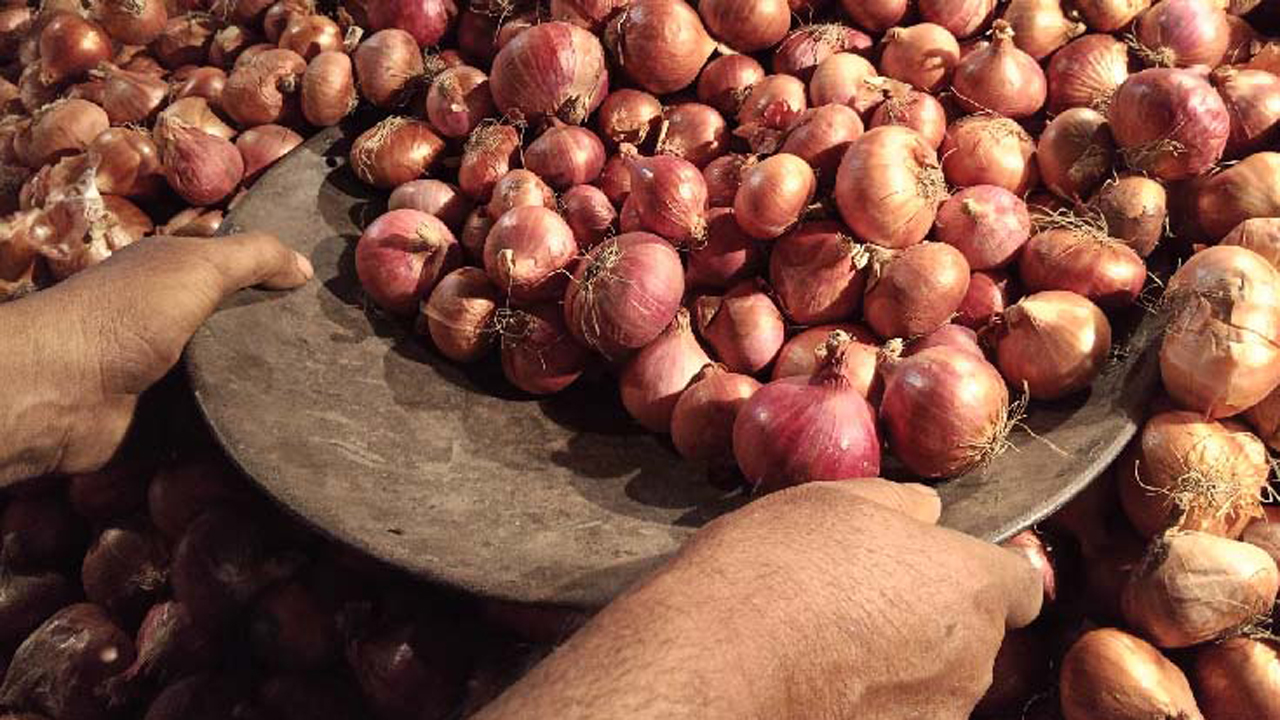 পেঁয়াজ আমদানির অনুমতি বাড়ালো সরকার