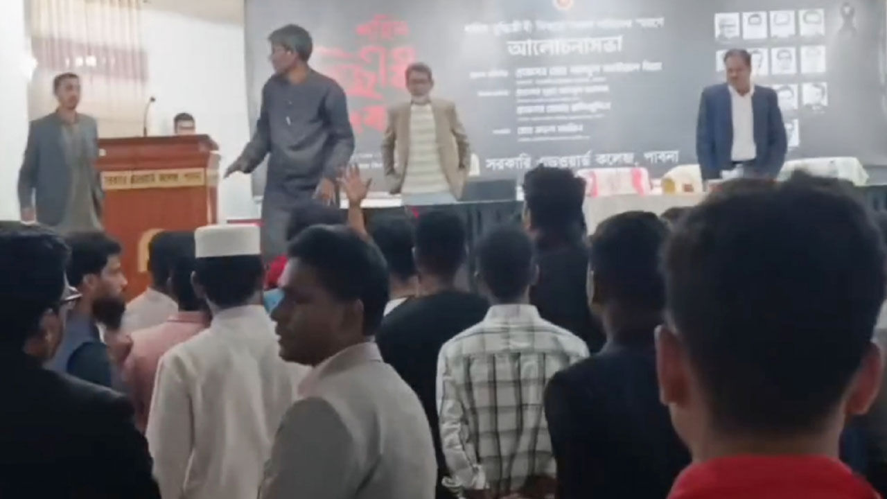 ‘গোলাম আযম-নিজামীকে দেশপ্রেমিক’ বলায় পাবনায় ছাত্রদল-শিবিরের হট্টগোল