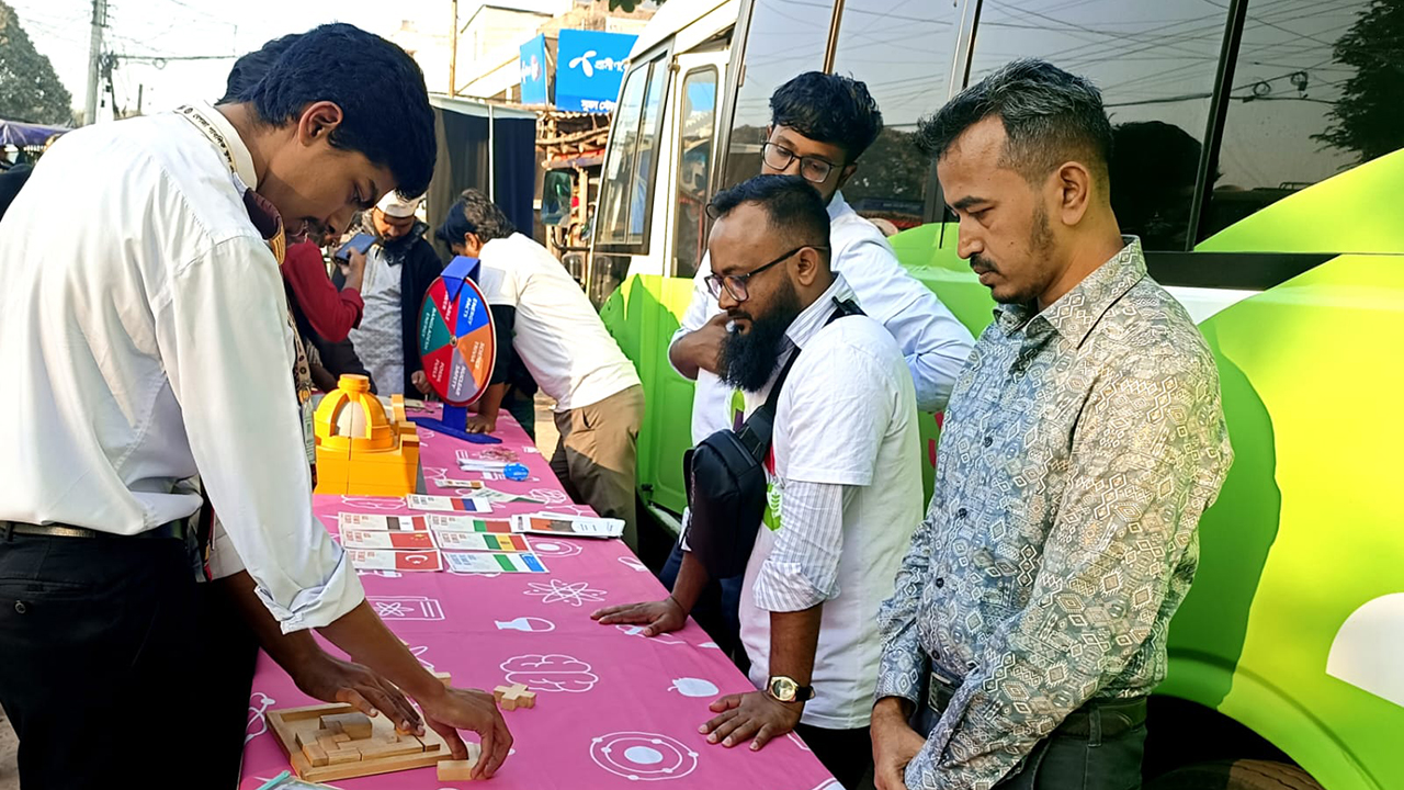 চালুর আগে ‘পারমাণবিক বাস’ নিয়ে রূপপুর প্রকল্পের প্রচারাভিযান