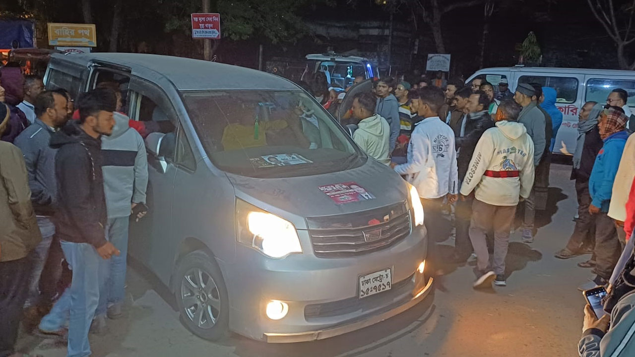 পাবনায় দুর্ঘটনার কবলে শিমুল বিশ্বাসের গাড়ি, আহত ৫