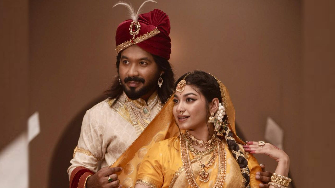 হঠাৎ রাজকীয় লুকে পলাশ-ইভানা!