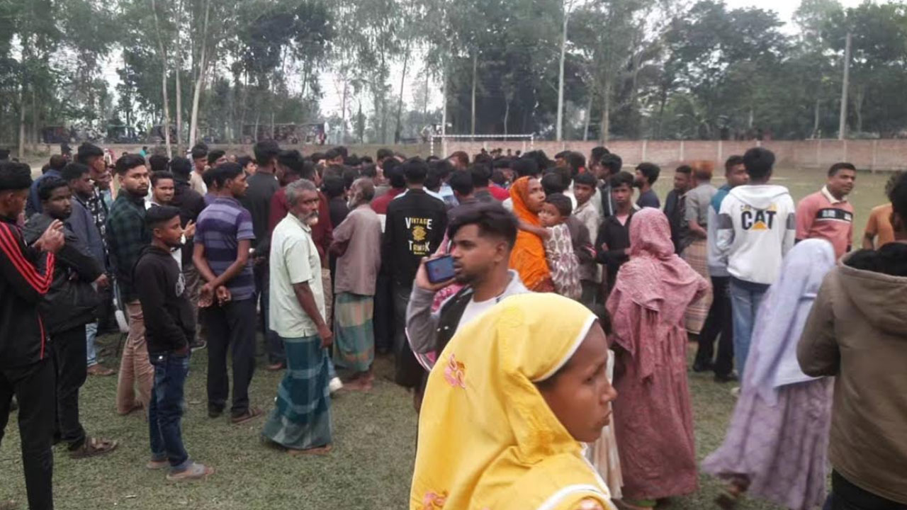 মেসেঞ্জারে গ্রুপচ্যাট নিয়ে বিরোধ, অষ্টম শ্রেণির ছাত্রকে মারধর-ছুরিকাঘাত