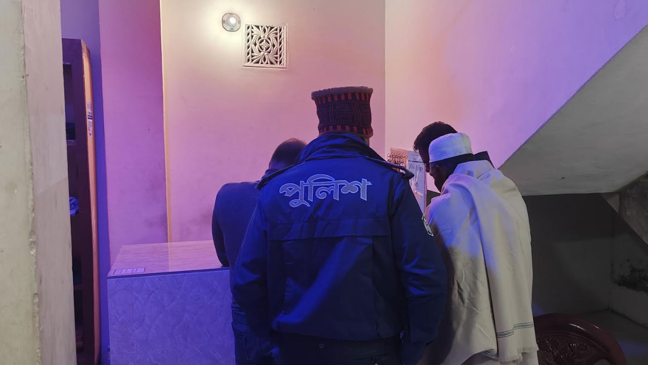 কুয়াকাটায় হোটেল থেকে নারী পর্যটকের ঝুলন্ত মরদেহ উদ্ধার