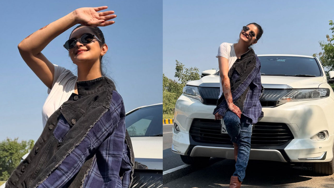 পিঠা খেতে ঢাকা ছাড়লেন পরীমণি