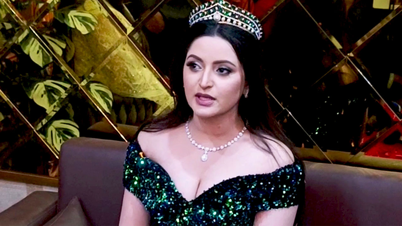 পার্লার উদ্বোধনে গিয়ে বিতর্কে পরীমণি