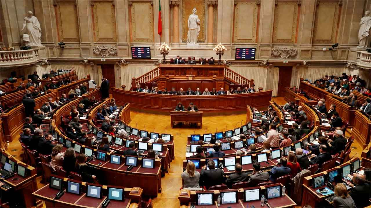 পর্তুগালে অবৈধ অভিবাসীদের নিজ নিজ দেশে পাঠানোর নতুন আইন পাস