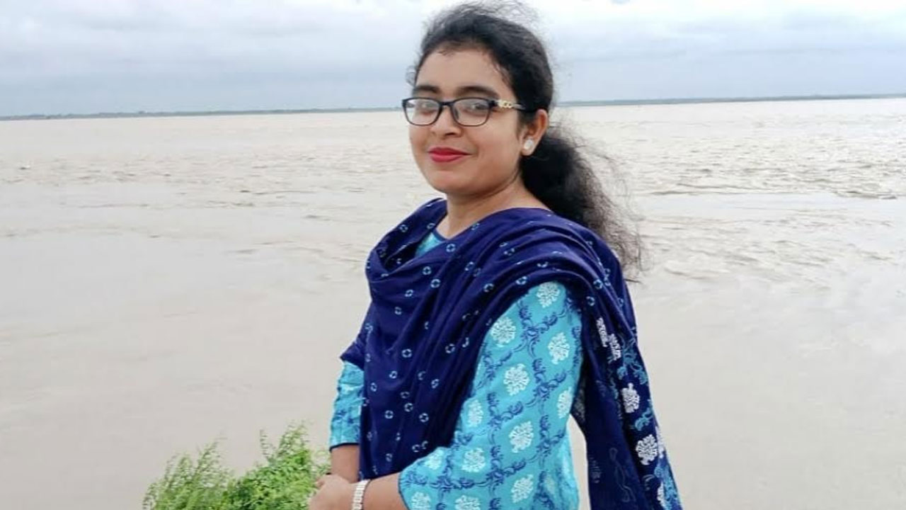 মরণব্যাধি জয় করে বিসিএস ক্যাডার হলেন প্রিয়াংকা