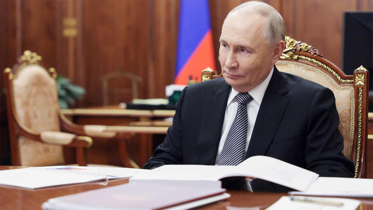 অনির্দিষ্টকালের জন্য রাশিয়ার ২ হাজার ৪৬০ কোটি ডলার আটকে দিচ্ছে ইইউ