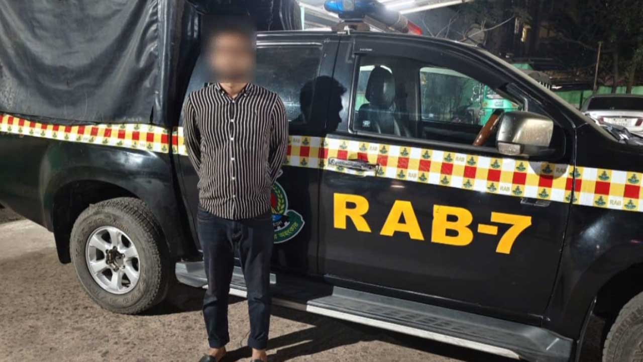 চট্টগ্রামে হত্যা মামলার পলাতক প্রধান আসামি গ্রেপ্তার