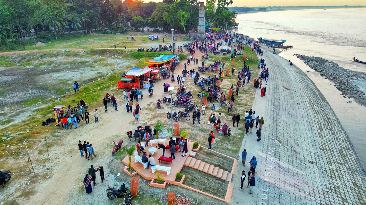 পদ্মাপারে পর্যটনকেন্দ্র, বাড়ছে দর্শনার্থীদের ভিড়