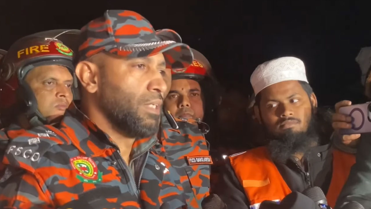 ৩২ ঘণ্টায়ও সন্ধান মেলেনি শিশু সাজিদের, হাল ছাড়ছে না ফায়ার সার্ভিস